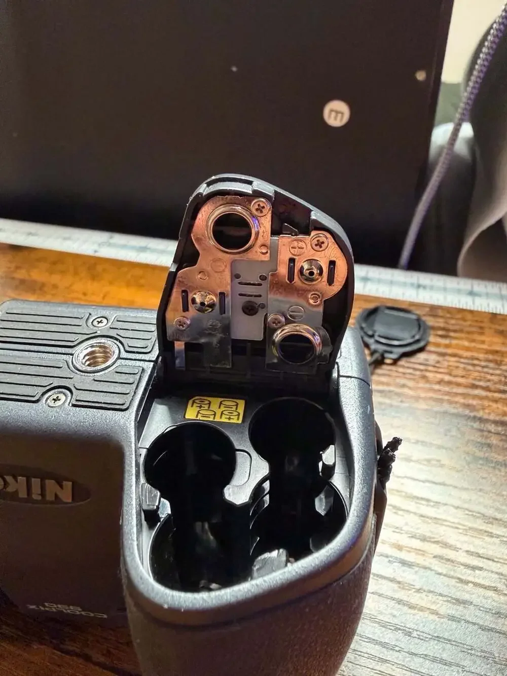 PARTS Nikon Coolpix 990 3.34MP Digital Camera Vintage Swivel Design - E990